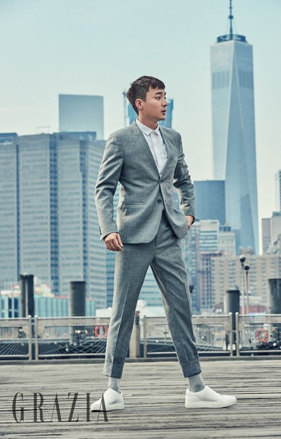 Roy Kim 《GRAZIA》(2016.10) (來源：《GRAZIA》)