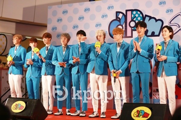 SEVENTEEN 香港商場記者會