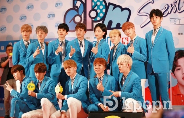 SEVENTEEN 香港商場記者會