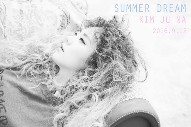 Kim Ju Na《Summer Dream》概念照(來源：Music K Ent.@Facebook)