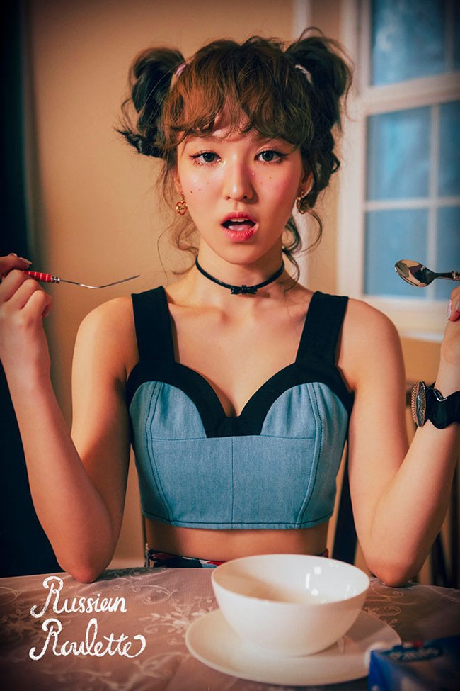Wendy《Russian Roulette》概念照(來源：Red Velvet 官方網站)