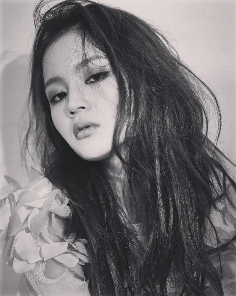 LEE HI