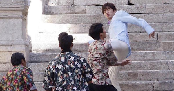 李敏鎬、全智賢《藍色大海的傳說》側拍照