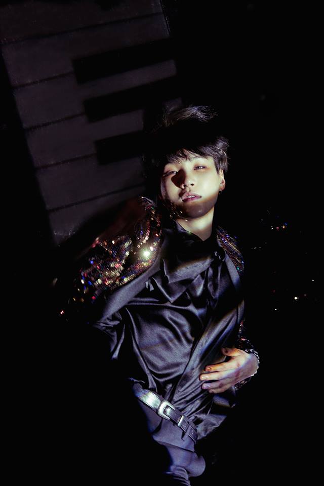SUGA《WINGS》概念照