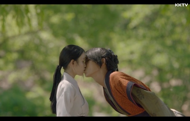 李準基、IU《月之戀人-步步驚心：麗》接吻