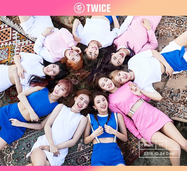 TWICE《TT》概念照 (來源：TWICE@Facebook)