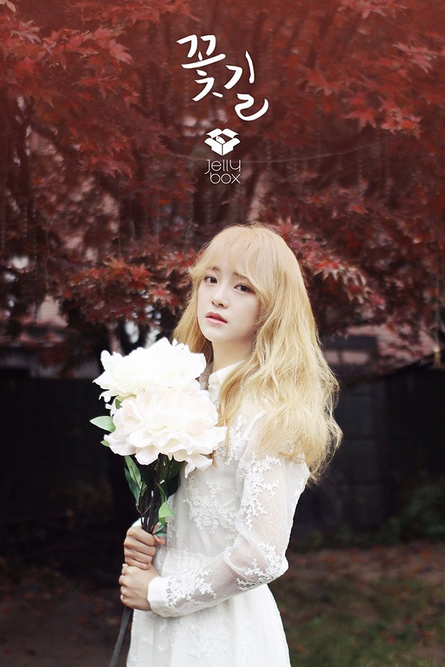 世正《花路》概念照(來源：Jellyfish Ent.@Facebook)
