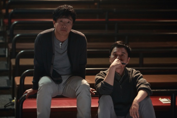 張鉉誠、朴哲民《Curtain Call》劇照 (來源：DAUM MOVIE)
