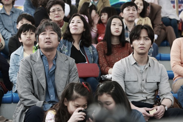 金允錫、卞耀漢《你能在那邊等我嗎?》劇照 (來源:DAUM MOVIE)