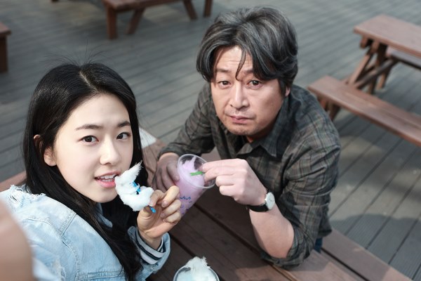 金允錫、朴慧秀 《你能在那邊等我嗎?》劇照 (來源:DAUM MOVIE)