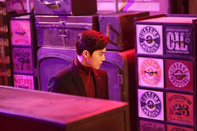 SuHo《Curtain》概念照(來源：STATION@Instagram)