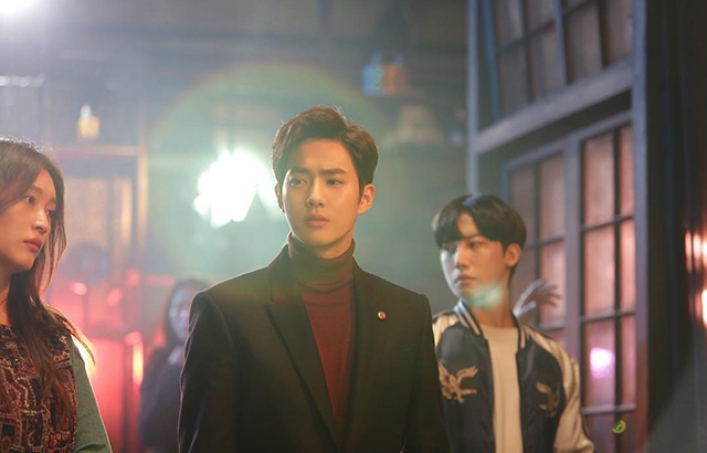 SuHo《Curtain》概念照(來源：STATION@Instagram)