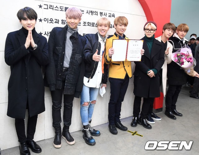 BTS 防彈少年團@首爾公演藝術高等學校畢業 (來源：OSEN)