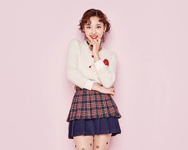 《KNOCK KNOCK》概念照 (來源：TWICE FB)