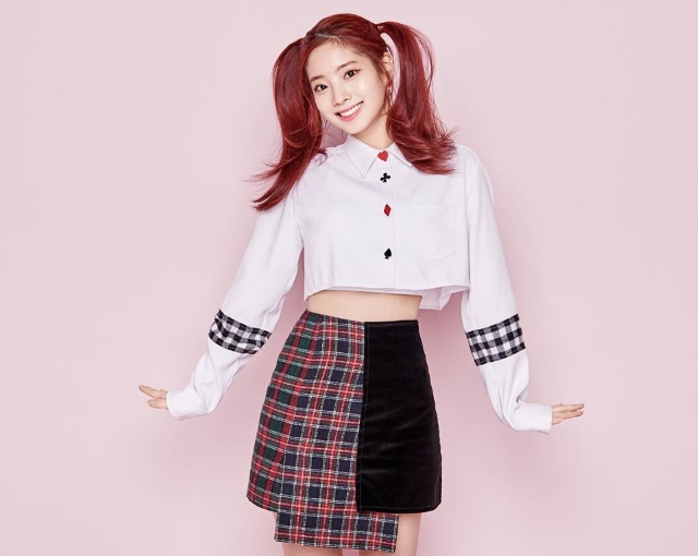 《KNOCK KNOCK》概念照 (來源:TWICE FB)