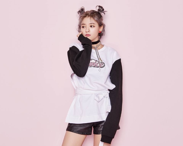 《KNOCK KNOCK》概念照 (來源:TWICE FB)
