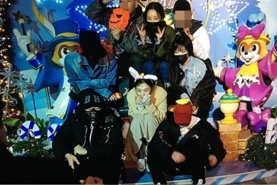 G-Dragon、具荷拉、佳人、Sulli 遊樂園約會