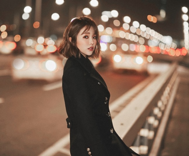 洪真英《愛，不愛》概念照