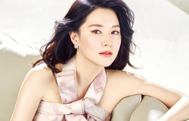 李英愛《COSMOPOLITAN》畫報