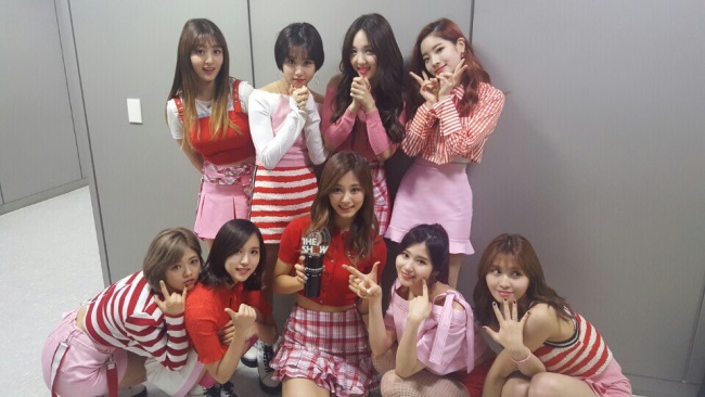 TWICE《THE SHOW》一位 