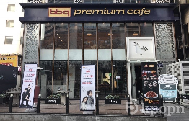 BBQ 鐘路貫鐵店，店門口