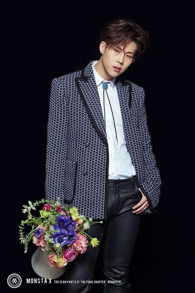 周憲《BEAUTIFUL》概念照(來源：MONSTA X @Facebook)