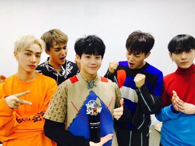 HIGHLIGHT《THE SHOW》一位