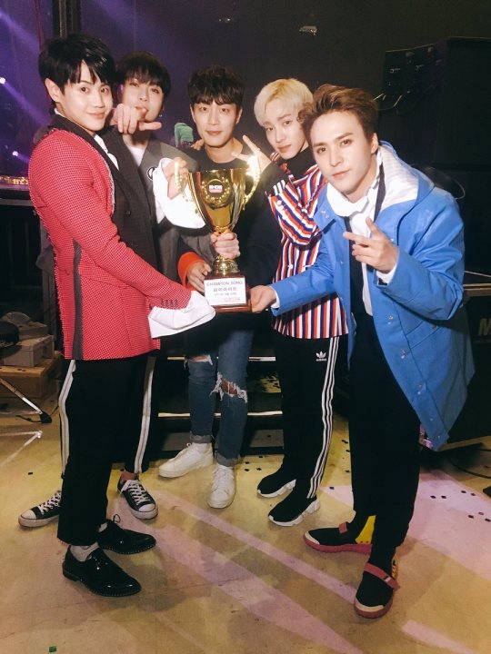 HIGHLIGHT《Show Champion》一位