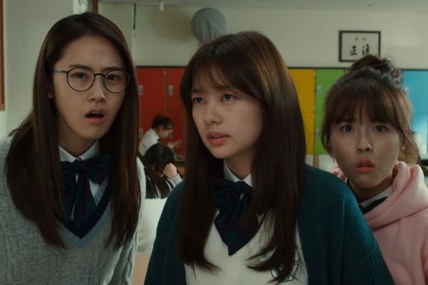 嘉允、Do Hee、庭沼珉《爸爸是女兒》劇照 (來源：DAUM MOVIE)