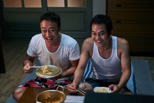 李聖旻、金成均《保安官》劇照 (來源:DAUM MOVIE)