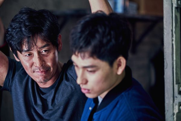 薛景求、時完《不汗黨：壞傢伙們的世界》劇照 (來源：DAUM MOVIE)