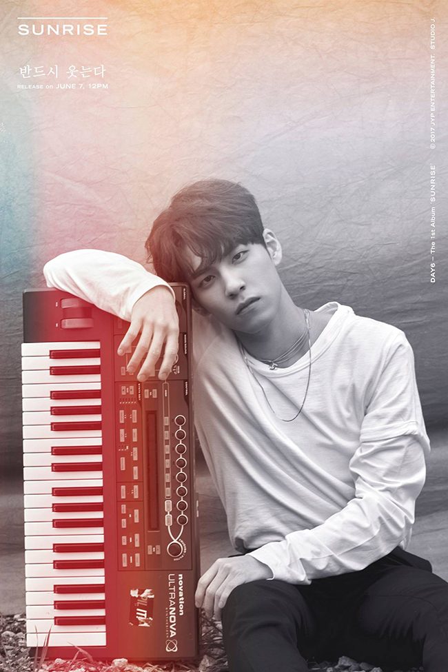 元弼《I Smile》概念照(來源：DAY6@Facebook)