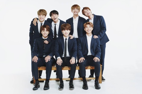 BTS 防彈少年團四週年全家福