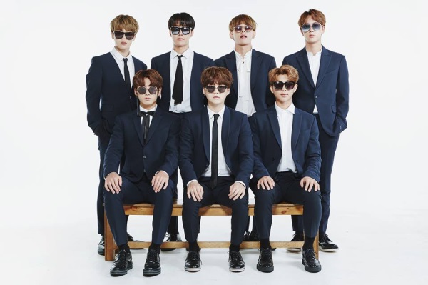 BTS 防彈少年團四週年全家福