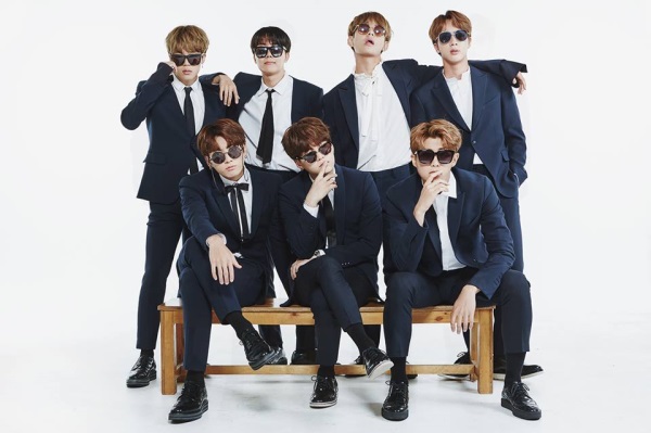 BTS 防彈少年團四週年全家福