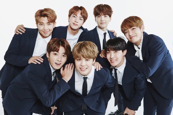 BTS 防彈少年團四週年全家福