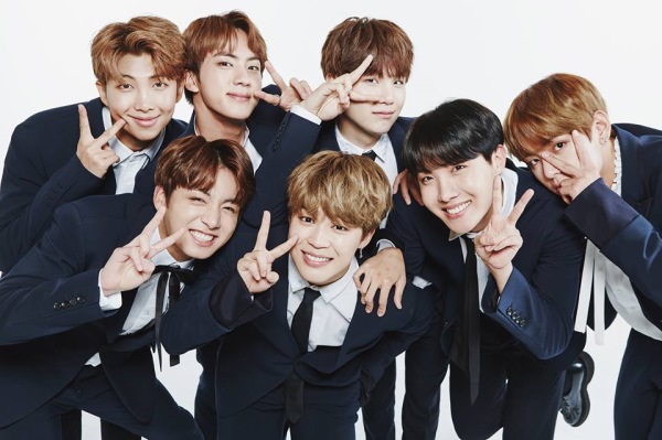 BTS 防彈少年團四週年全家福