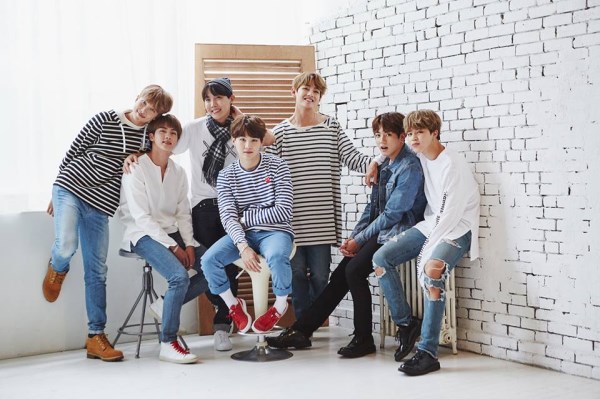 BTS 防彈少年團四週年全家福