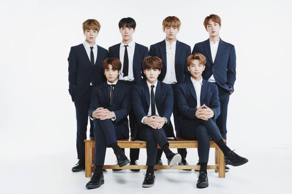 BTS 防彈少年團四週年全家福