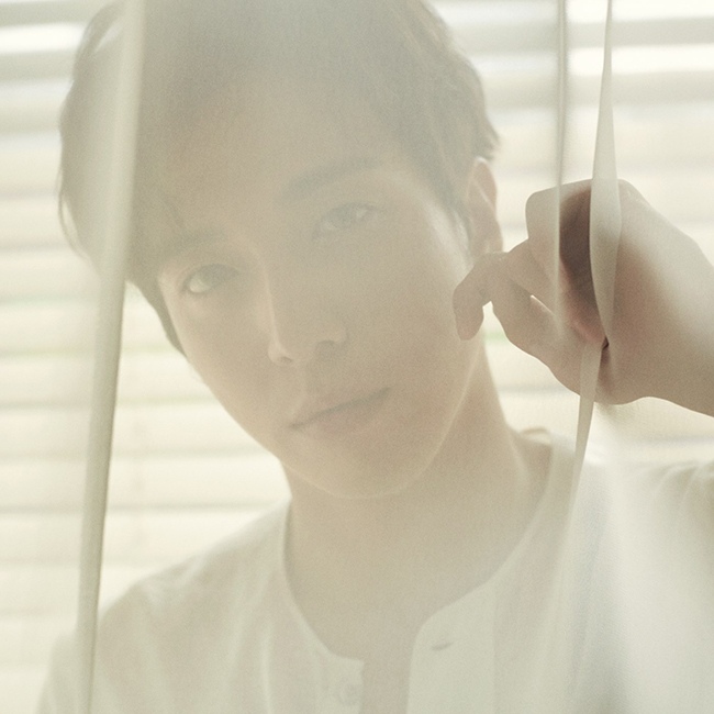 容和《DO DISTURB》概念照(來源:CNBLUE @Facebook)