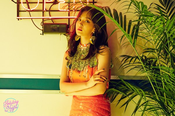 Yuri《Holiday Night》概念照