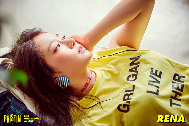 RENA 迷你二輯 Out 版概念照(來源：PRISTIN@Facebook)