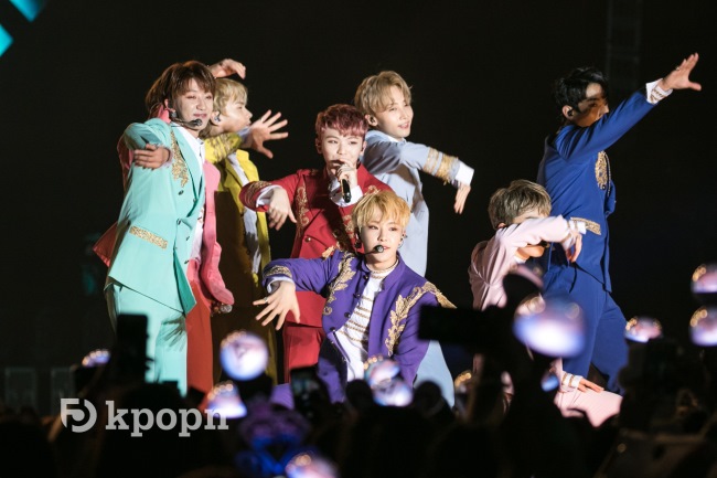 SEVENTEEN 香港演唱會