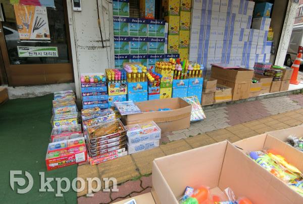 韓美書店對面玩具店