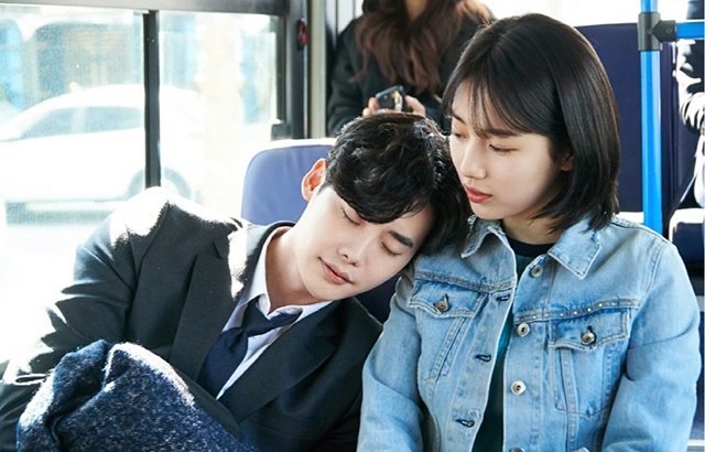 (縮圖)李鍾碩、Suzy《當你熟睡時》劇照(來源：enews24)