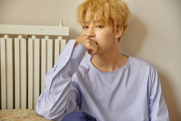智旻《LOVE YOURSELF》L 版概念照