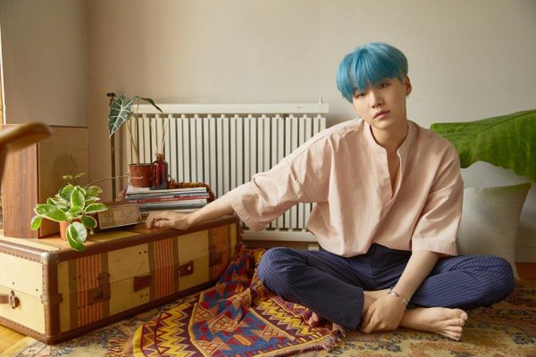 SUGA《LOVE YOURSELF》L 版概念照