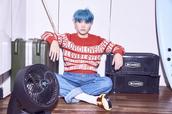 SUGA《LOVE YOURSELF》V 版概念照